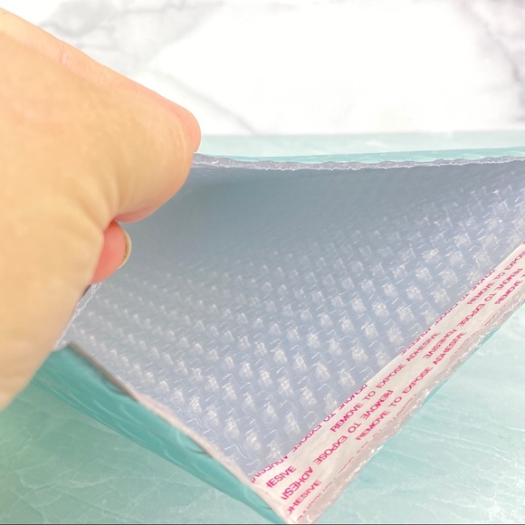 20 8.5X11 Holographic Bubble Mailers PRICE IS FIRM - Picture 6 of 8